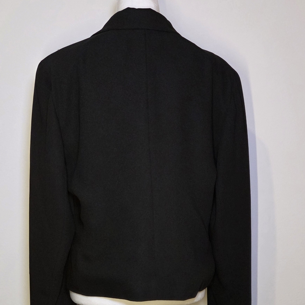 Classic Black Women's Blazer - Picture 8 of 8